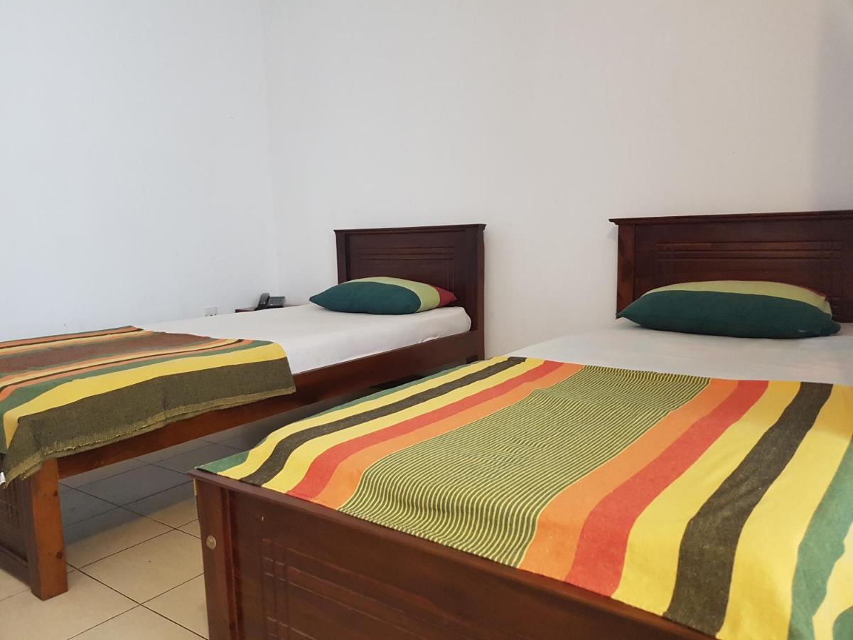 Chamaya Holiday Inn Балангода Екстериор снимка
