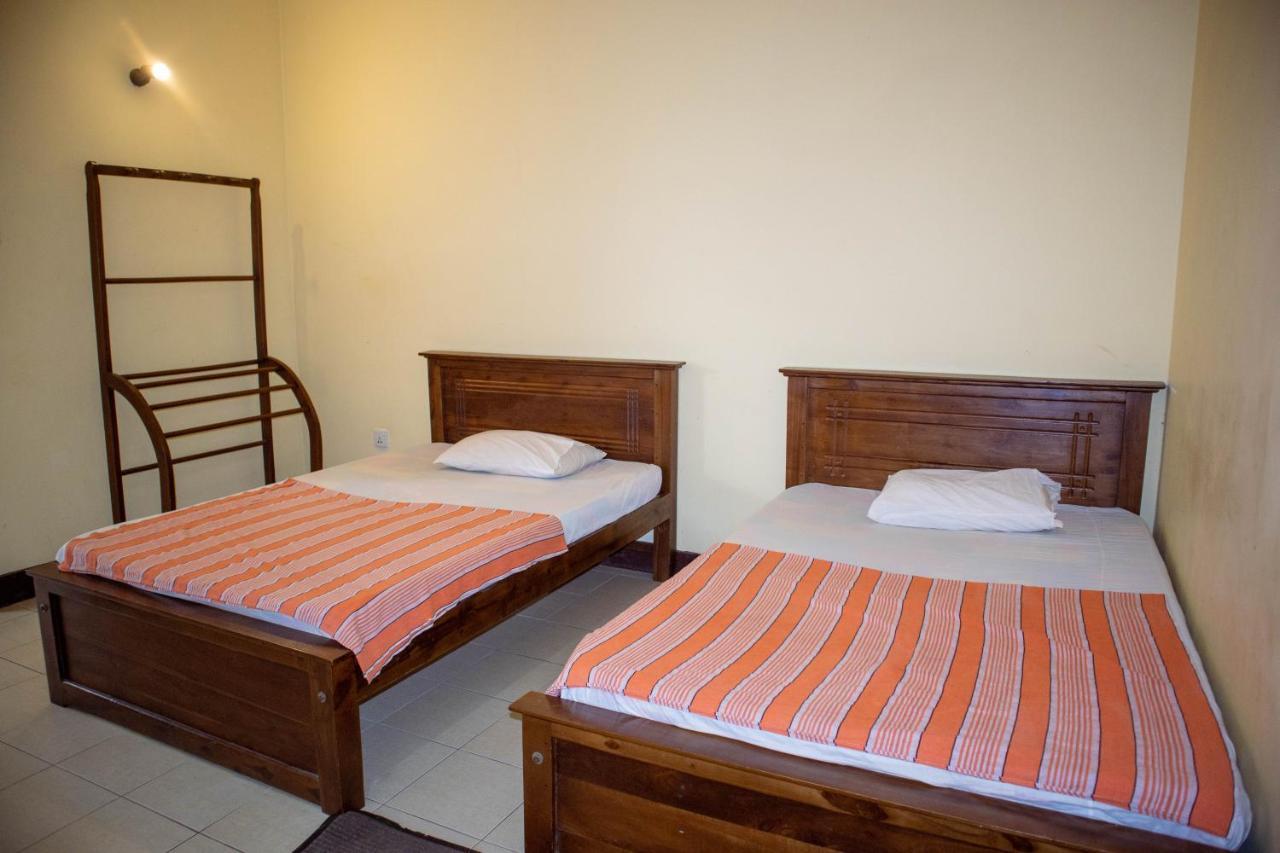 Chamaya Holiday Inn Балангода Екстериор снимка